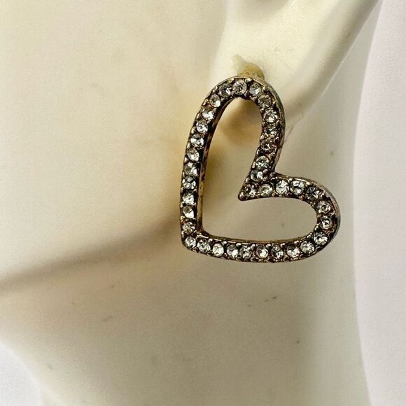 Rhinestone heart post earrings - Picture 6 of 9